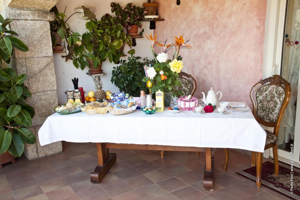 Bed And Breakfast Li Paduli Alvi Cannigione Exterior photo